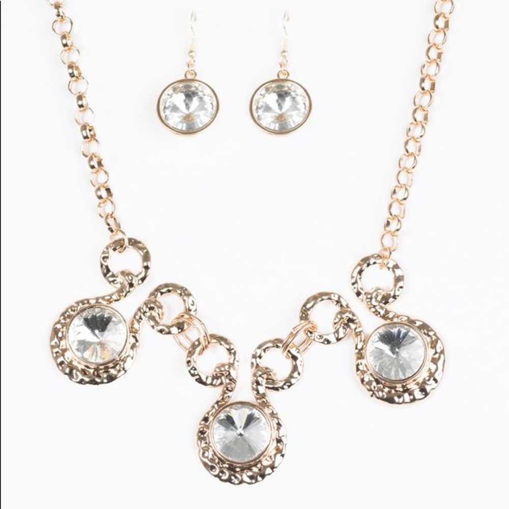 🆕 NWT Necklace & Earring set (Gold)